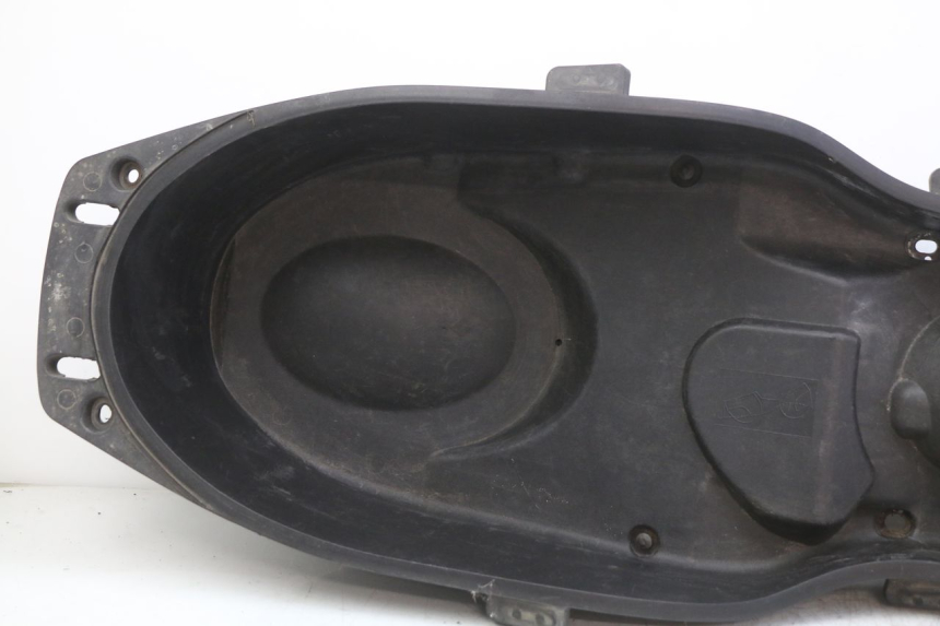 photo de COFFRE SELLE YAMAHA XMAX X-MAX 125 (2006 - 2009) - Points de fixation