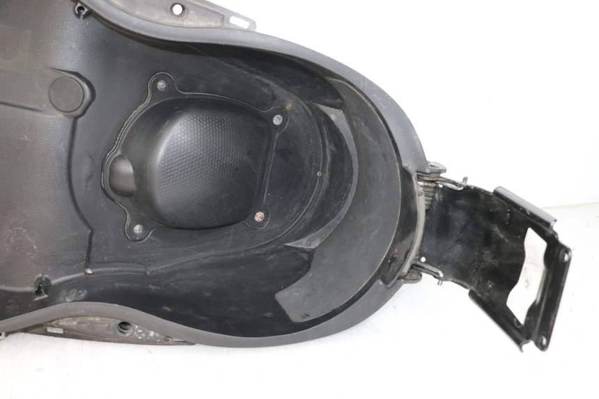 photo de COFFRE SELLE YAMAHA X-MAX XMAX 125 (2010 - 2013) - État de surface