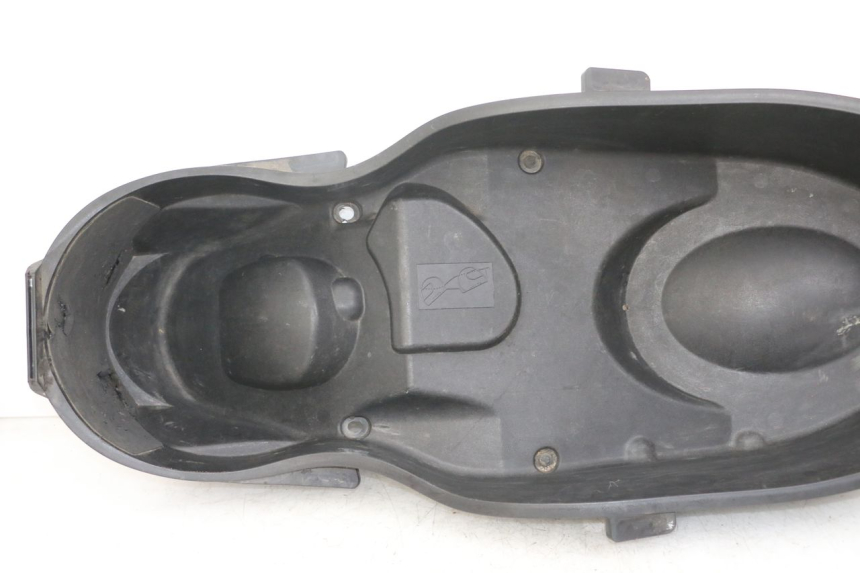 photo de COFFRE SELLE YAMAHA XMAX X-MAX 125 (2006 - 2009) - Points de fixation