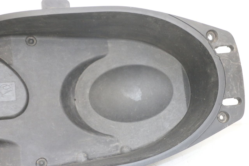 photo de COFFRE SELLE YAMAHA XMAX X-MAX 125 (2006 - 2009) - Points de fixation