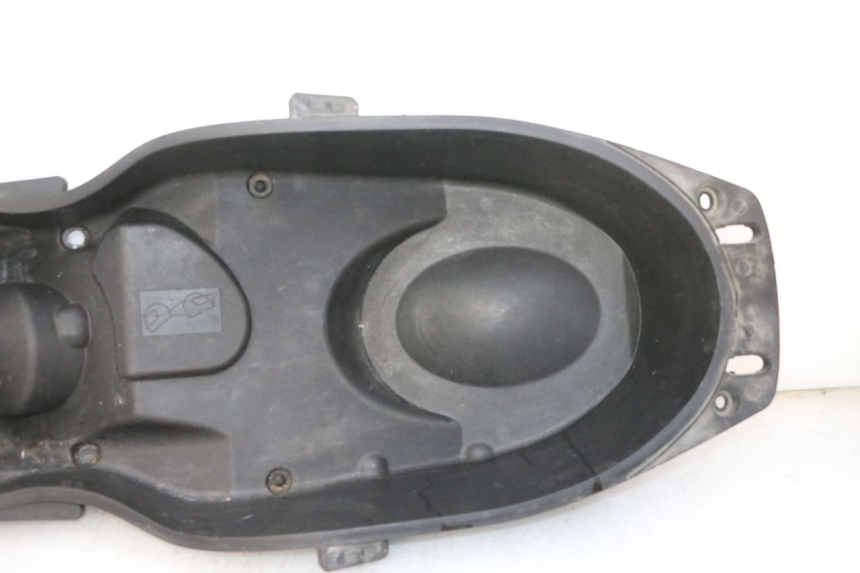 photo de COFFRE SELLE YAMAHA X-MAX XMAX 250 (2006 - 2009) - État de surface