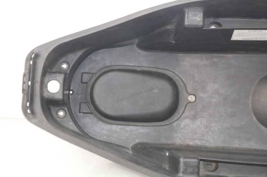 photo de COFFRE SELLE TGB X-MOTION XMOTION 125 (2008 - 2014) - Détail de la pièce