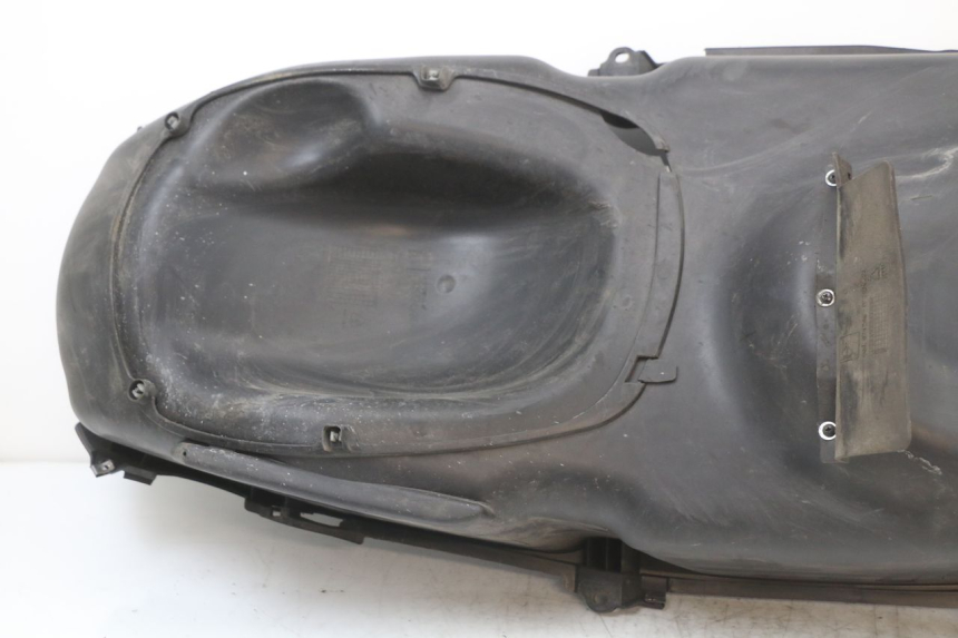 photo de COFFRE SELLE PIAGGIO X10 125 (2012 - 2017) - Détails caractéristiques