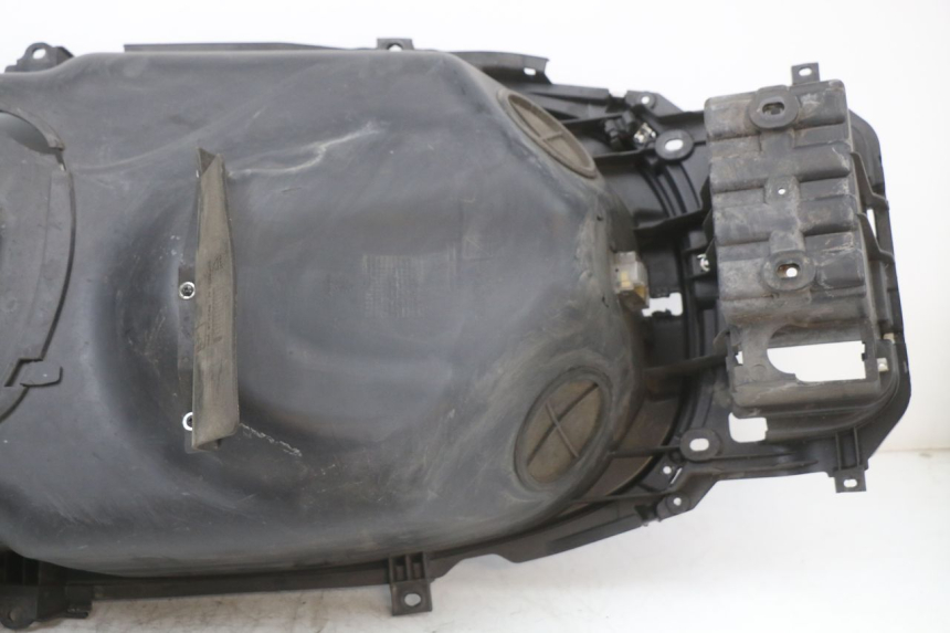 photo de COFFRE SELLE PIAGGIO X10 125 (2012 - 2017) - Zoom composants