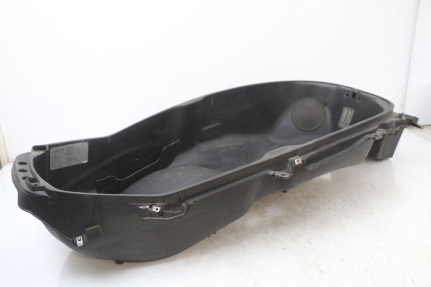 photo de COFFRE SELLE PIAGGIO X10 125 (2012 - 2017) - Autre angle de vue