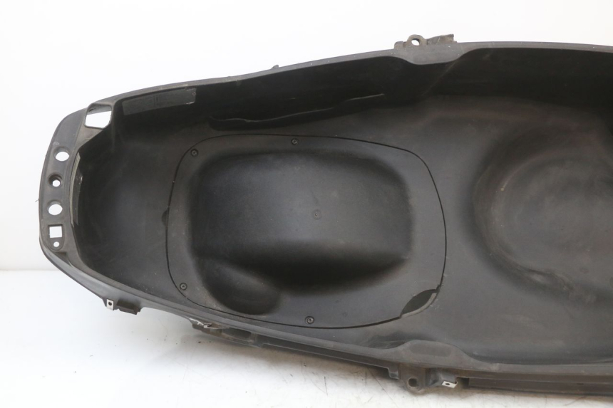 photo de COFFRE SELLE PIAGGIO X10 125 (2012 - 2017) - Marquages et références