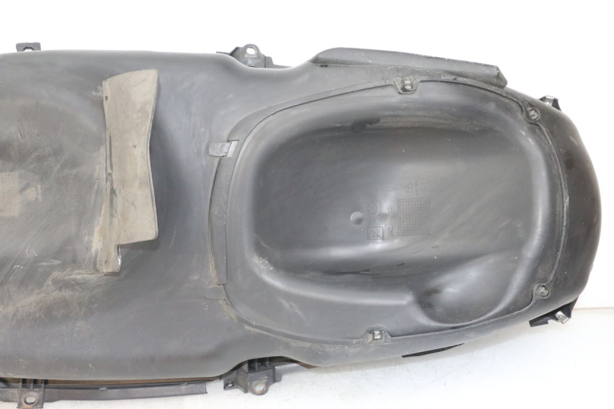 photo de COFFRE SELLE PIAGGIO X10 125 (2012 - 2017) - Zoom état d’usage