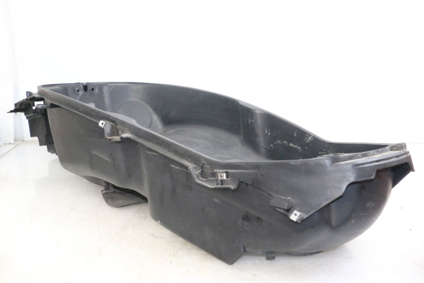 photo de COFFRE SELLE PIAGGIO X10 125 (2012 - 2017) - Vue d’ensemble