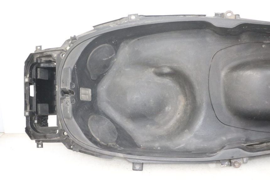 photo de COFFRE SELLE PIAGGIO X10 125 (2012 - 2017) - Marquages et références