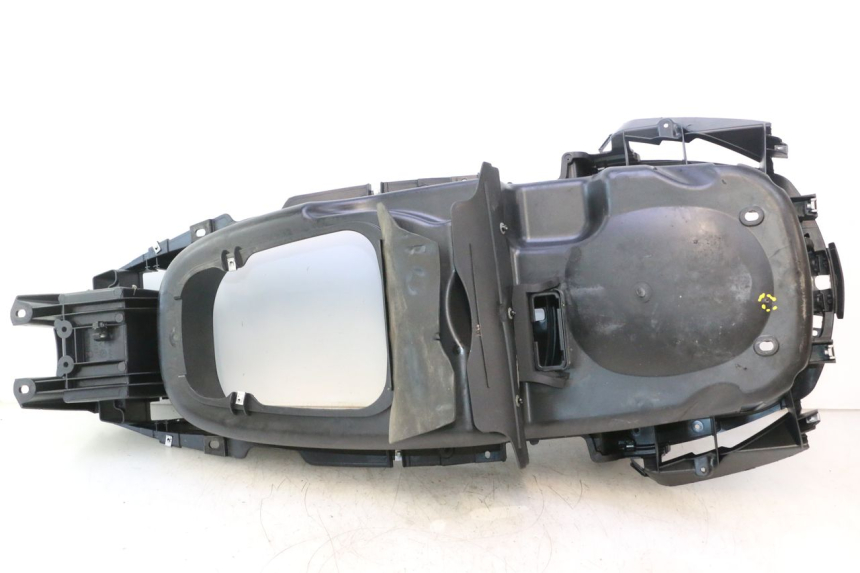 photo de COFFRE SELLE PIAGGIO X8 STREET 125 (2006 - 2007) - Gros plan technique