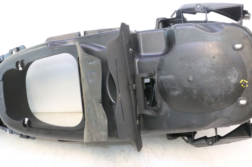 photo de COFFRE SELLE PIAGGIO X8 STREET 125 (2006 - 2007) - Points de fixation
