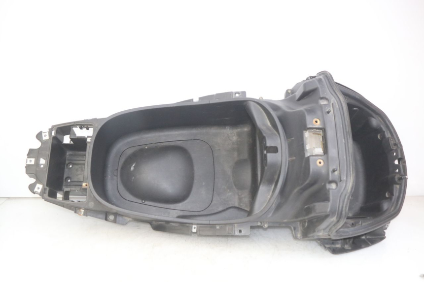 photo de COFFRE SELLE PIAGGIO X8 125 (2004 - 2007) - Vue principale