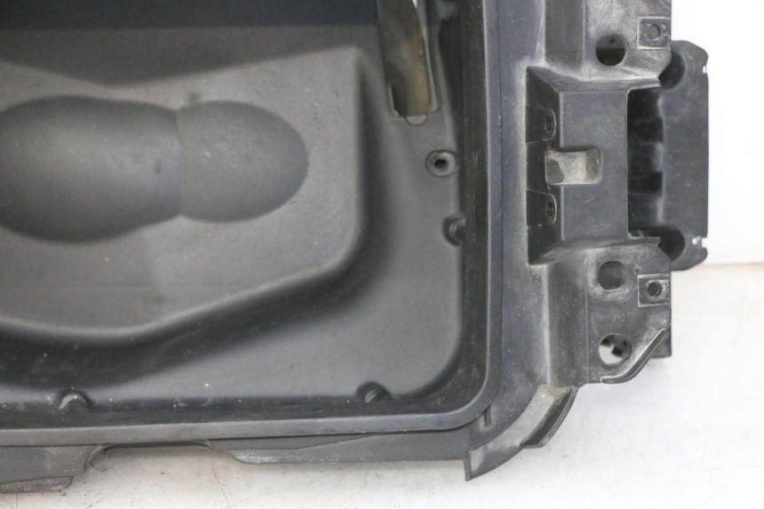 photo de COFFRE SELLE PIAGGIO X9 EVOLUTION 125 (2003 - 2007) - Détails caractéristiques