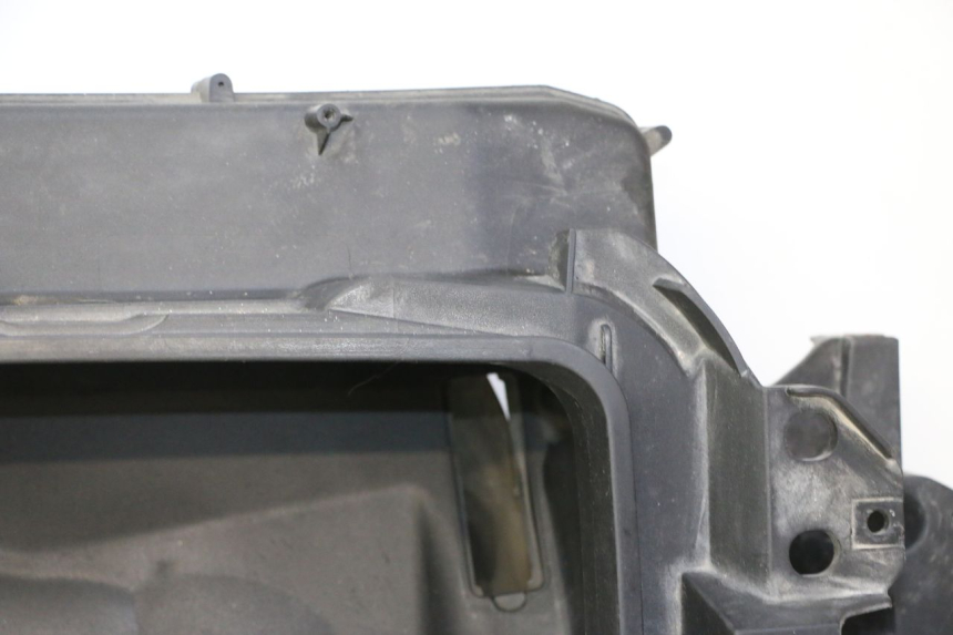 photo de COFFRE SELLE PIAGGIO X9 EVOLUTION 125 (2003 - 2007) - Zoom composants