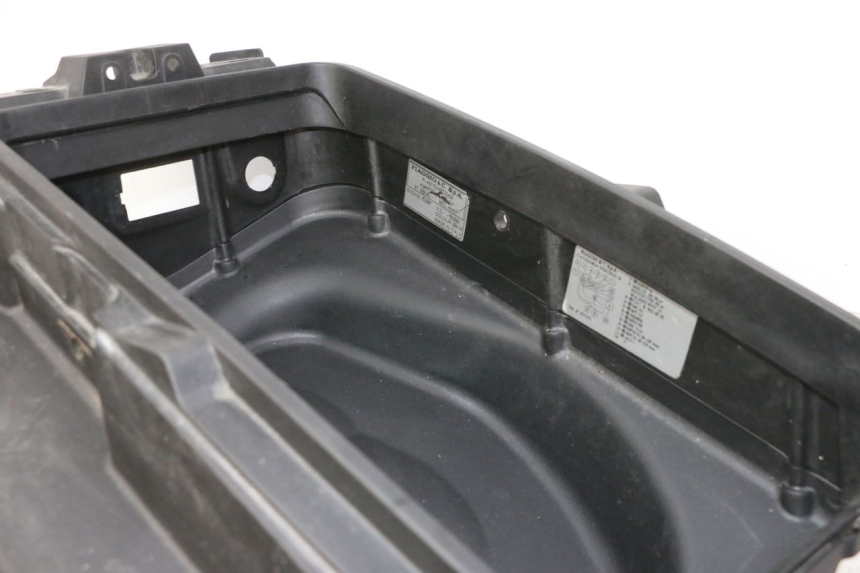 photo de COFFRE SELLE PIAGGIO X9 EVOLUTION 125 (2003 - 2007) - Zoom état d’usage