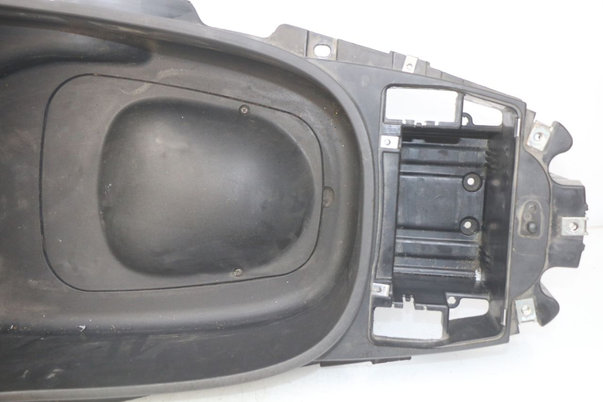 photo de COFFRE SELLE PIAGGIO XEVO - X EVO 125 (2007 - 2017) - État de surface