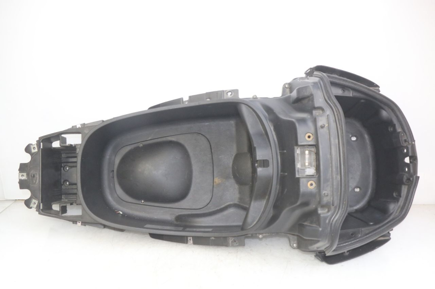 photo de COFFRE SELLE PIAGGIO XEVO - X EVO 125 (2007 - 2017) - Vue principale