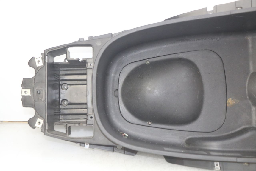 photo de COFFRE SELLE PIAGGIO XEVO - X EVO 125 (2007 - 2017) - Points de fixation