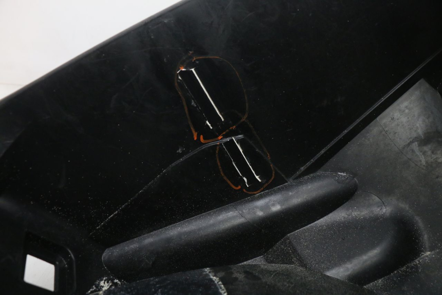 photo de COFFRE SELLE YAMAHA XP T-MAX ABS 500 (2005 - 2005) - Vue d’ensemble