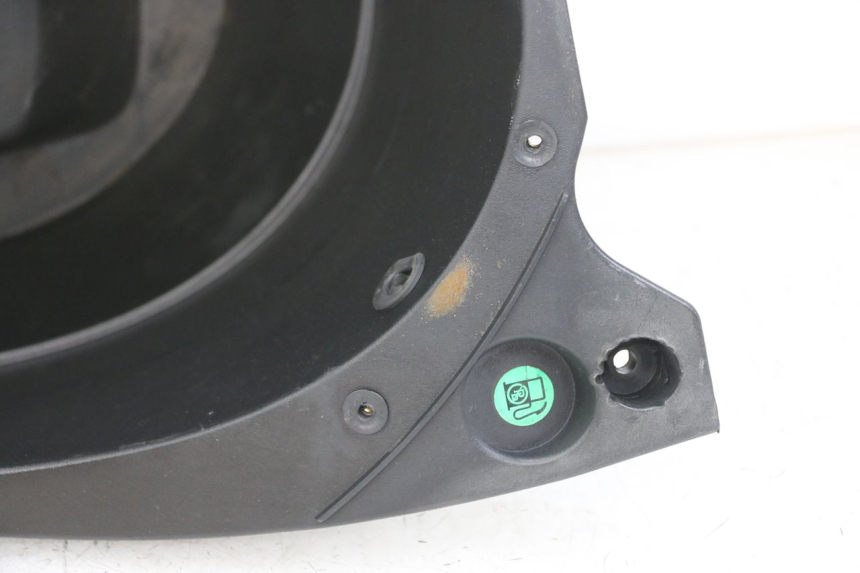 photo de COFFRE SELLE YAMAHA NEOS NEO'S 4T 50 (2008 - 2016) - Gros plan technique
