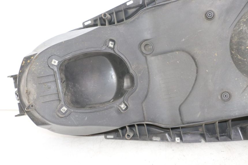 photo de COFFRE SELLE YAMAHA X-MAX XMAX ABS 250 (2010 - 2014) - Points de fixation