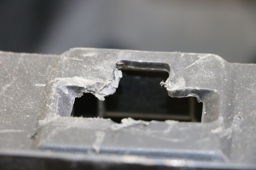 photo de COFFRE SELLE YAMAHA YE ZEST 50 (1992 - 1998) - Zoom état d’usage