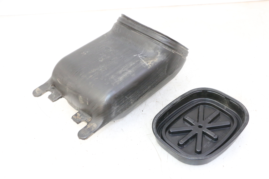 photo de COFFRE SELLE YAMAHA YFM GRIZZLY 550 (2008 - 2015) - Gros plan technique