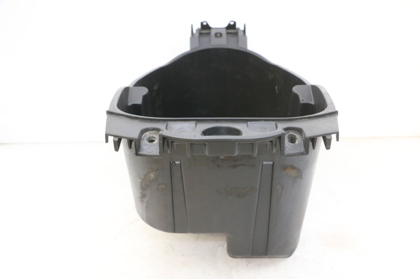 photo de COFFRE SELLE YAMAHA YP MAJESTY 125 (2002 - 2006) - État de surface