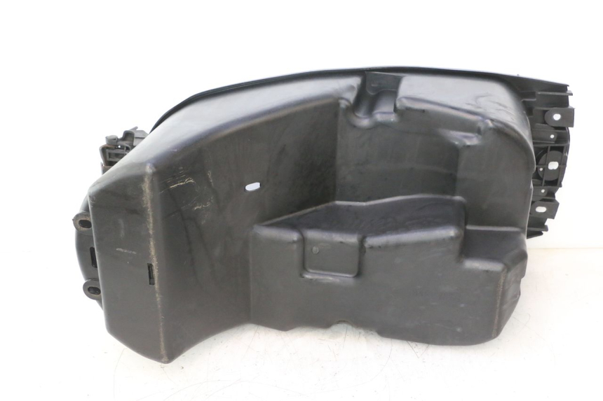 photo de COFFRE SELLE YAMAHA YP MAJESTY 125 (1998 - 2001) - Zoom état d’usage