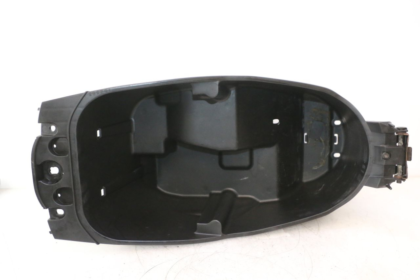 photo de COFFRE SELLE YAMAHA YP MAJESTY 125 (1998 - 2001) - Vue d’ensemble