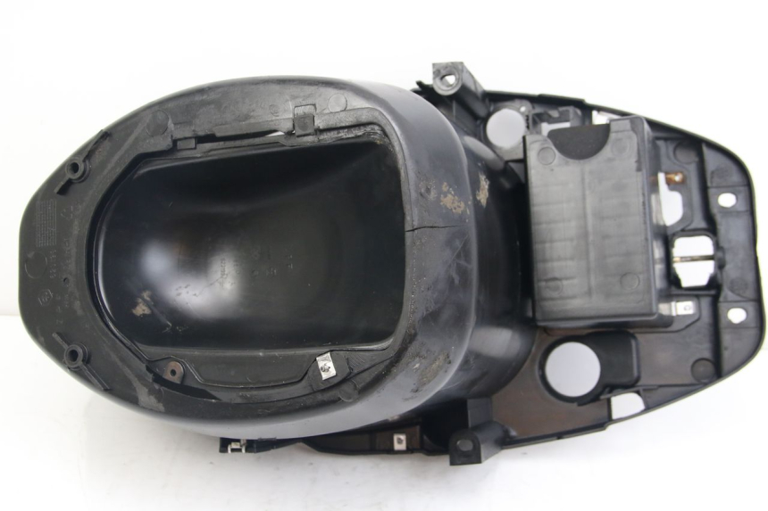 photo de COFFRE SELLE PIAGGIO ZIP 2T 50 (2009 - 2019) - Vue d’ensemble