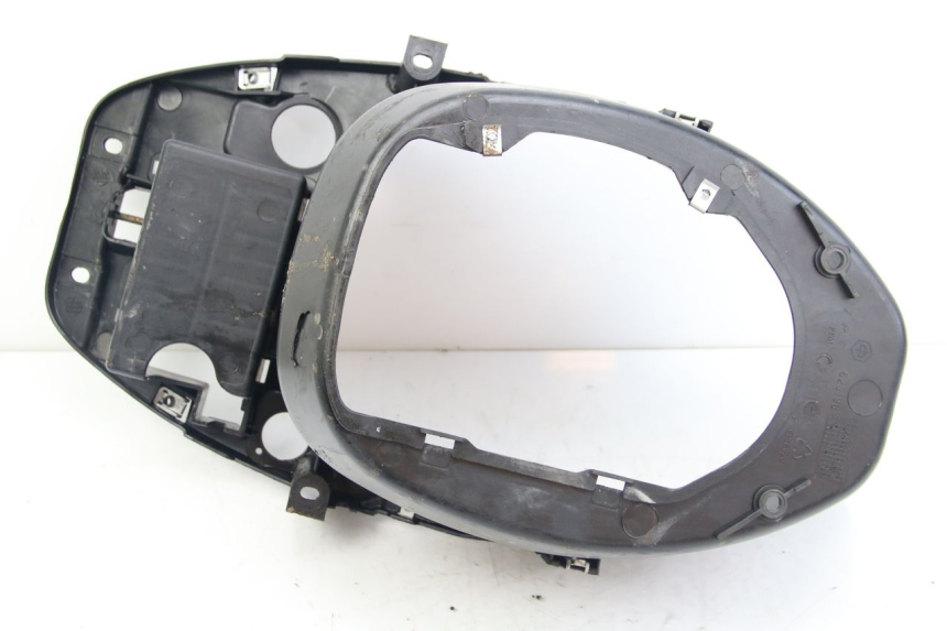 photo de COFFRE SELLE PIAGGIO ZIP 2T 50 (2009 - 2019) - Détails caractéristiques