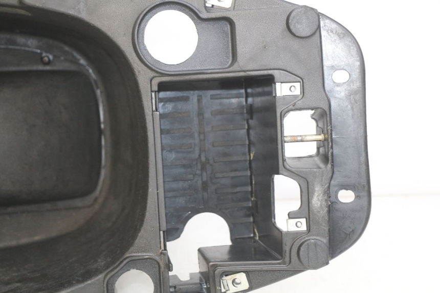 photo de COFFRE SELLE PIAGGIO ZIP 2T 50 (2009 - 2019) - Points de fixation