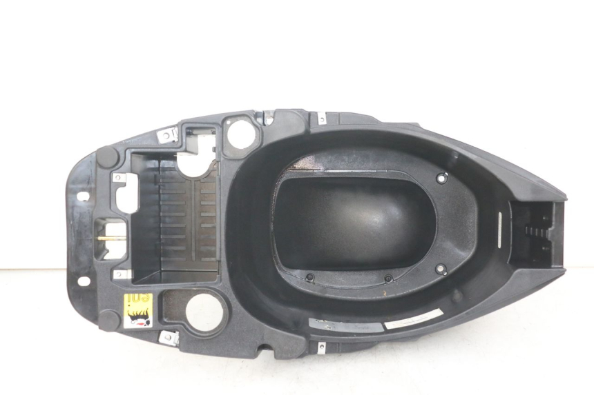 photo de COFFRE SELLE PIAGGIO ZIP 2T 50 (2009 - 2019) - Détail de la pièce