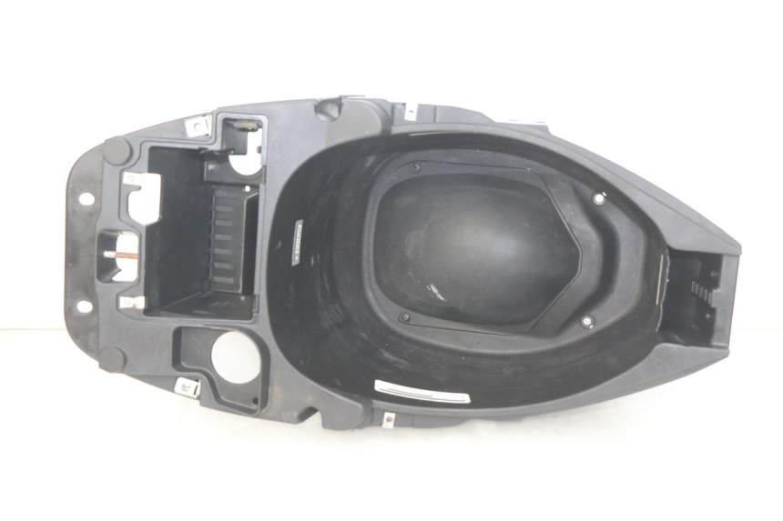 photo de COFFRE SELLE PIAGGIO ZIP 4T 50 (2018 - 2020) - Gros plan technique