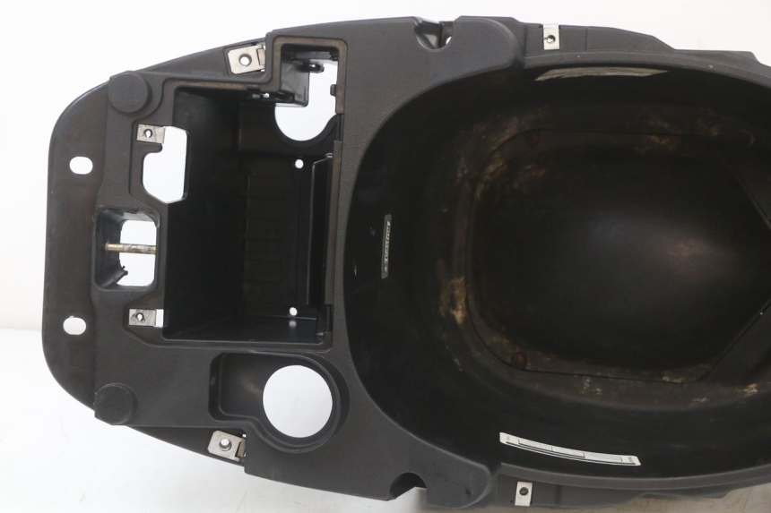 photo de COFFRE SELLE PIAGGIO ZIP 4T 50 (2018 - 2020) - Autre angle de vue