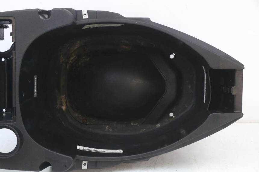 photo de COFFRE SELLE PIAGGIO ZIP 4T 50 (2018 - 2020) - Gros plan technique