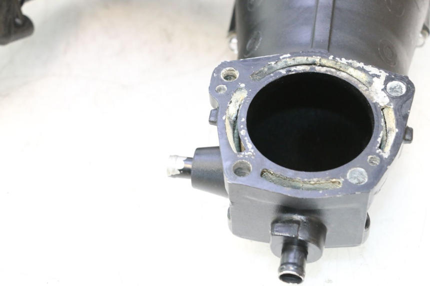 photo de COLLECTEUR YAMAHA WAVE RUNNER GP R 1200 (2000 - 2003) - Autre angle de vue