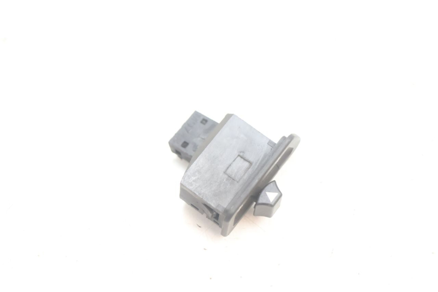 photo de COMMODO CLIGNOTANT TGB CITY RS 50 (2011 - 2016) - Détail de la pièce
