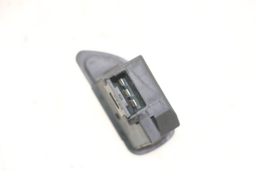 photo de COMMODO CLIGNOTANT PIAGGIO IE MP3 YOURBAN 300 (2011 - 2016) - Zoom état d’usage