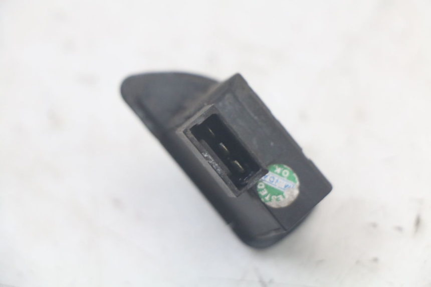 photo de COMMODO CLIGNOTANT PIAGGIO LIBERTY 125 (2009 - 2013) - Gros plan technique