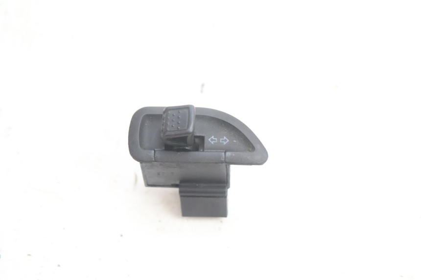 photo de COMMODO CLIGNOTANT PIAGGIO LIBERTY 125 (1998 - 2008) - Vue principale