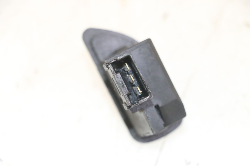 photo de COMMODO CLIGNOTANT PIAGGIO MP3 LT 300 (2010 - 2016) - Zoom état d’usage