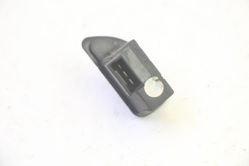 photo de COMMODO CLIGNOTANT PIAGGIO MP3 LT 400 (2007 - 2012) - Autre angle de vue