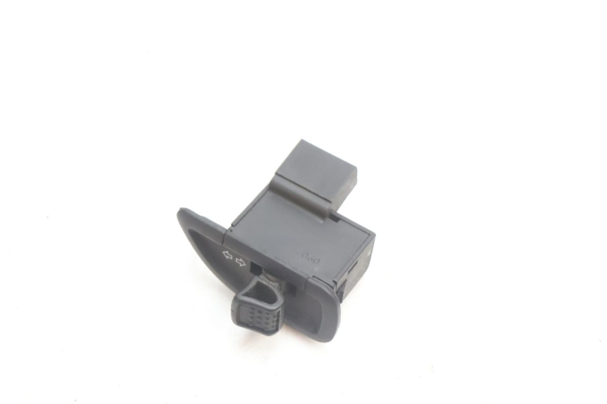 photo de COMMODO CLIGNOTANT PIAGGIO MP3 LT 400 (2007 - 2012) - Zoom état d’usage