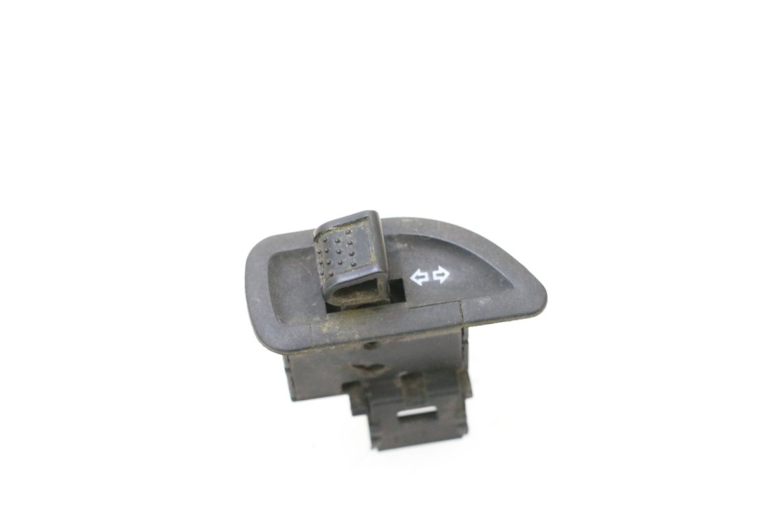 photo de COMMODO CLIGNOTANT PIAGGIO MP3 125 (2006 - 2014) - Vue principale