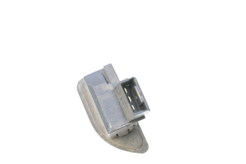 photo de COMMODO CLIGNOTANT PIAGGIO MP3 125 (2006 - 2014) - Autre angle de vue