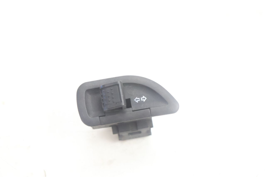 photo de COMMODO CLIGNOTANT PIAGGIO MP3 500 (2016 - 2018) - Vue principale