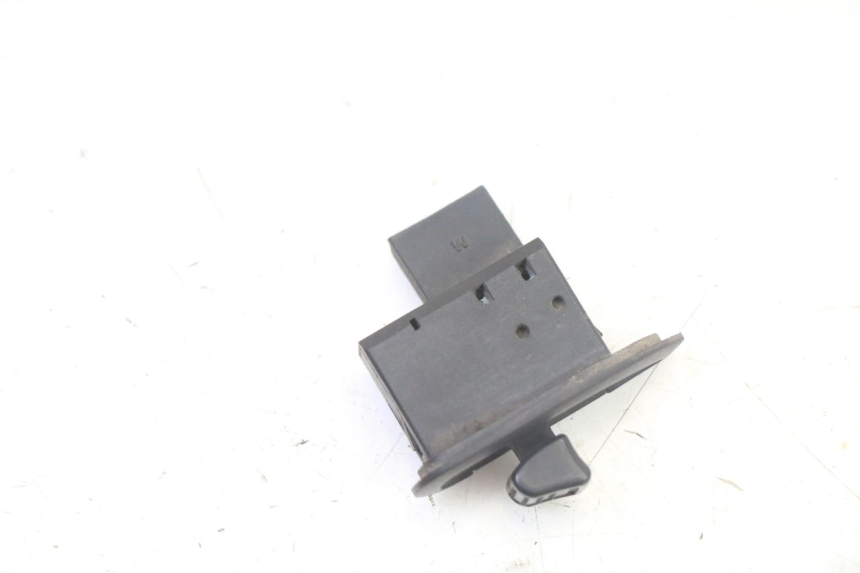 photo de COMMODO CLIGNOTANT PIAGGIO NRG POWER PUREJET 50 (2018 - 2021) - Zoom état d’usage