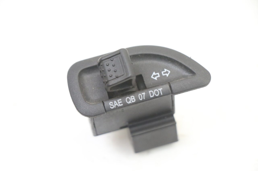 photo de COMMODO CLIGNOTANT PIAGGIO NRG POWER PUREJET 50 (2018 - 2021) - Vue principale